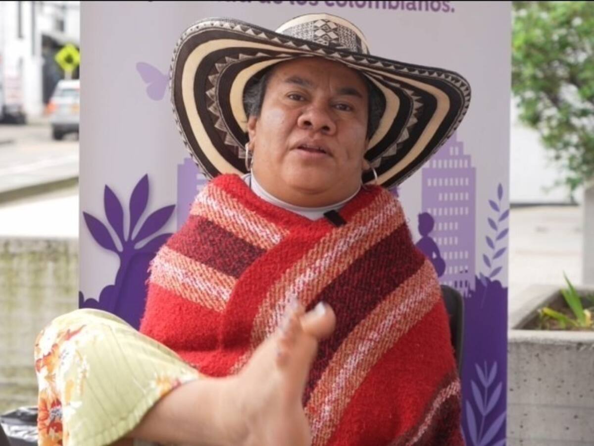 Odalis Morales, la historia de la maestra artesana que teje con los pies