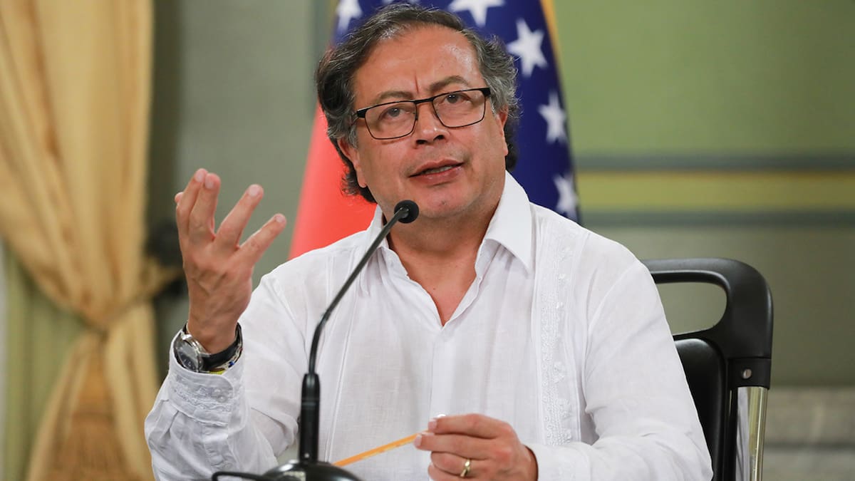 Un partido de Gobierno cogobierna, un partido de oposición hace oposición: Petro