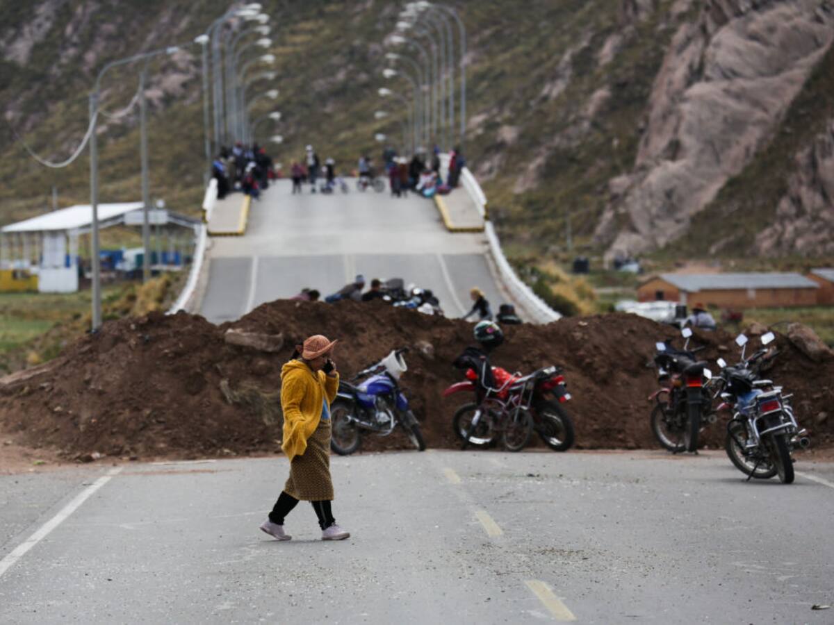 Quince departamentos de Perú presentan afectaciones en sus vías por protestas