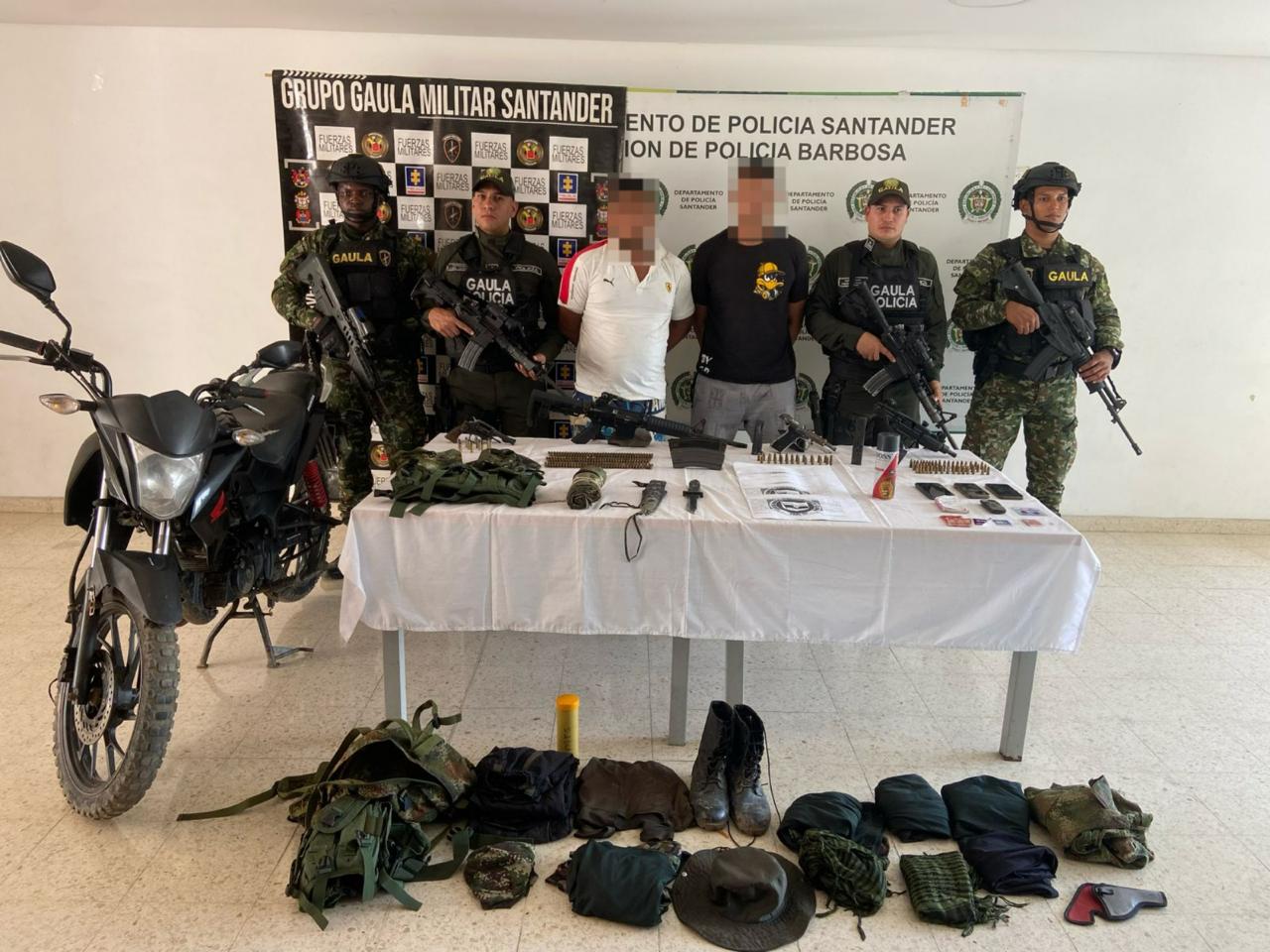 Capturados los presuntos responsables de pintar grafitis alusivos a las Farc en La Paz, Santander. Foto: Suministrada.