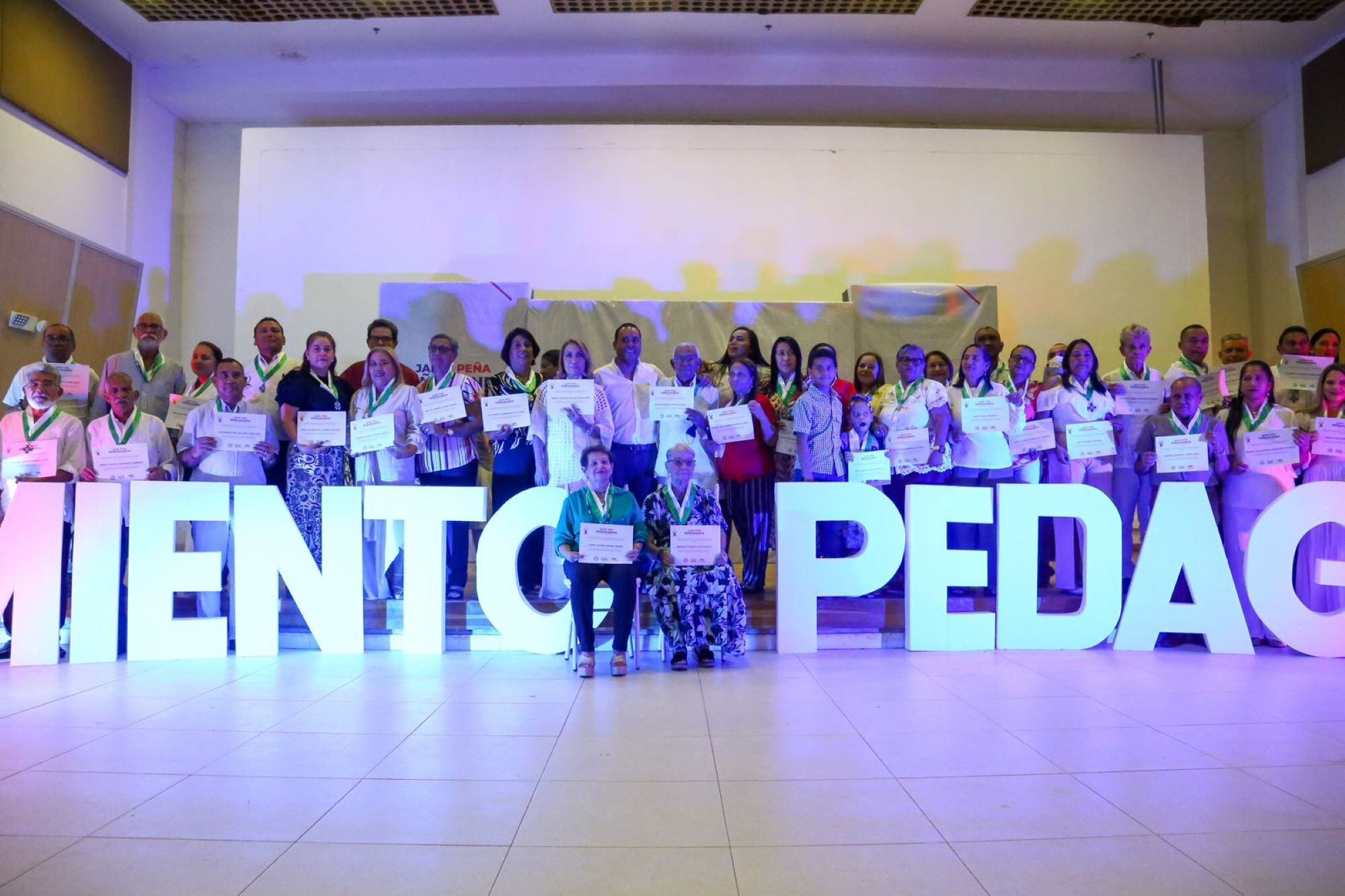 Docentes condecorados/ Alcaldía de Plato