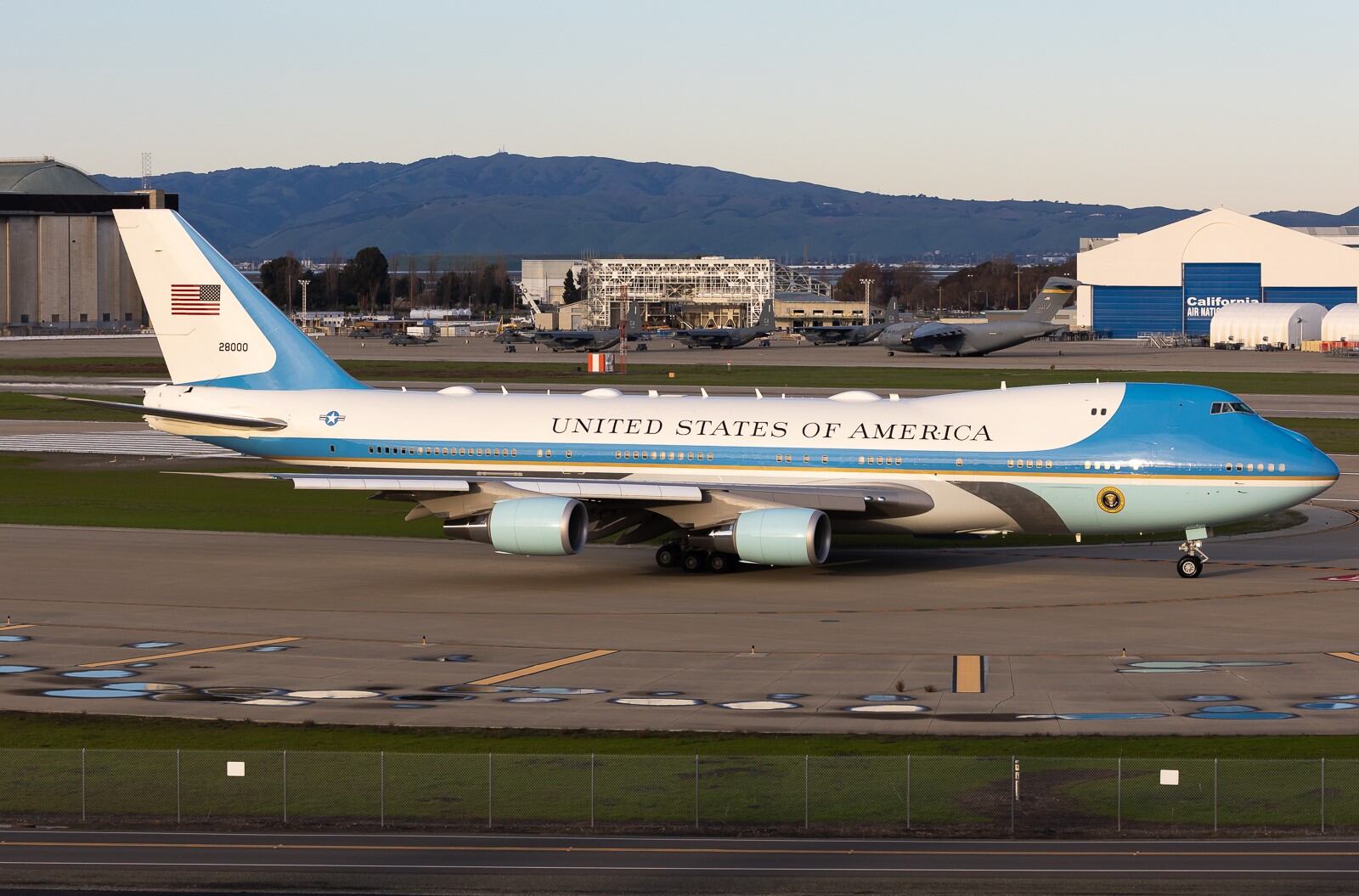 El Air Force One en la Estación Aérea Naval Moffett Field de Mountain View, el 19 de junio de 2023. FOTO: Chris Phan/JetPhotos