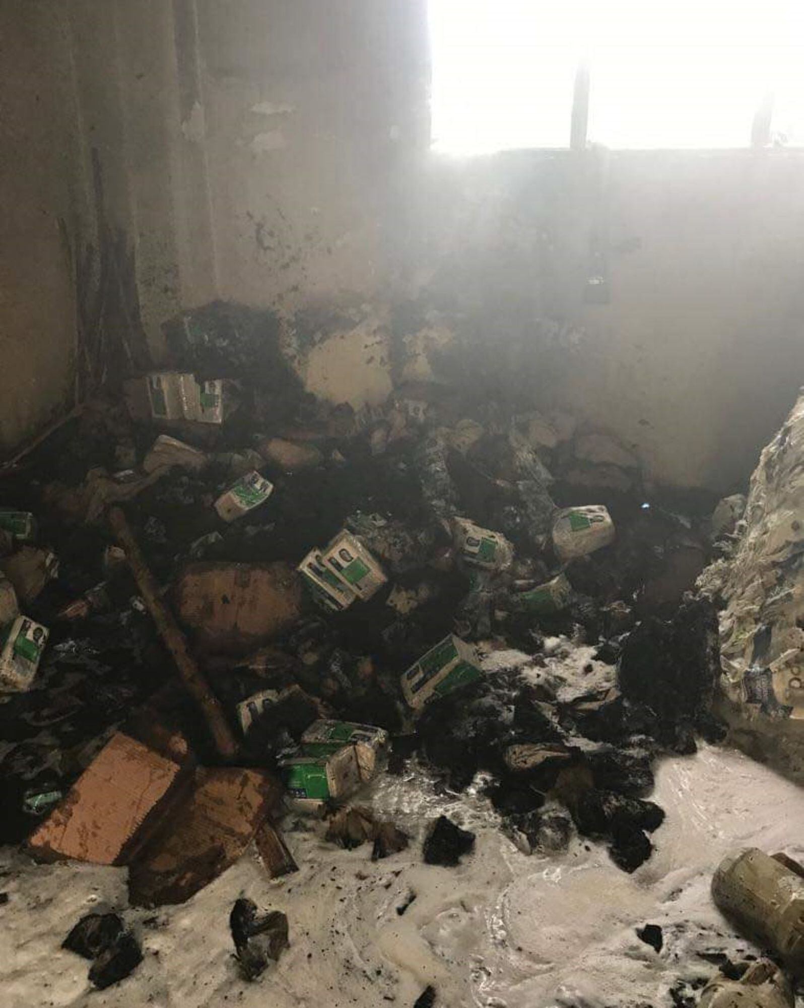 Elementos de bioseguridad quemados/ Bomberos.