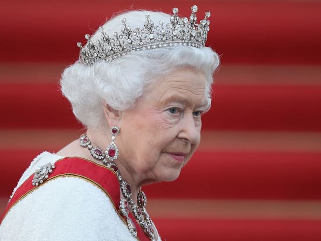 Reina Isabel II se encuentra bajo supervisión médica ante preocupación por su salud