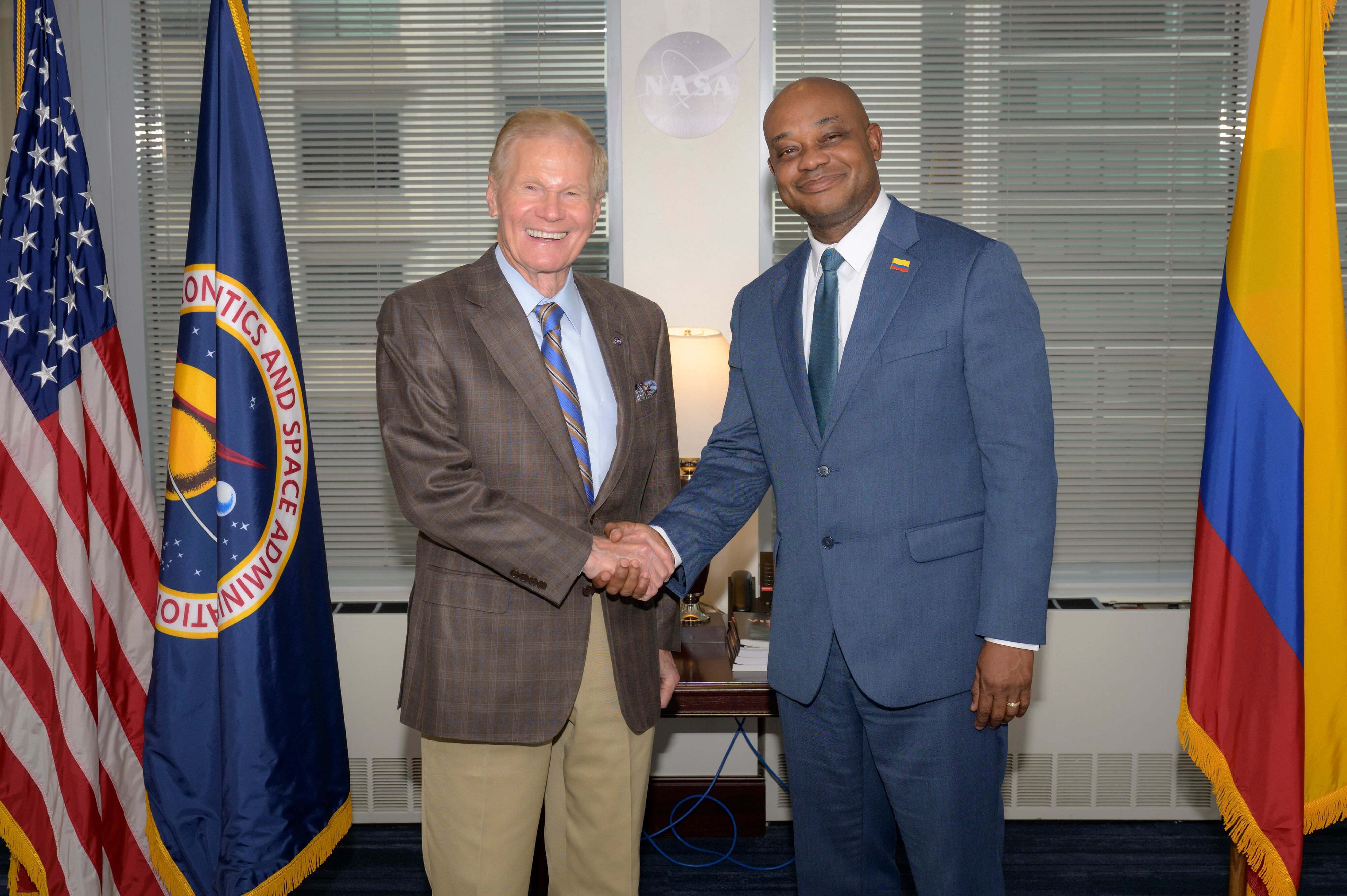 Luis Gilberto Murillo se reunió con el Administrador de la NASA, Bill Nelson. Foto: Cortesía.