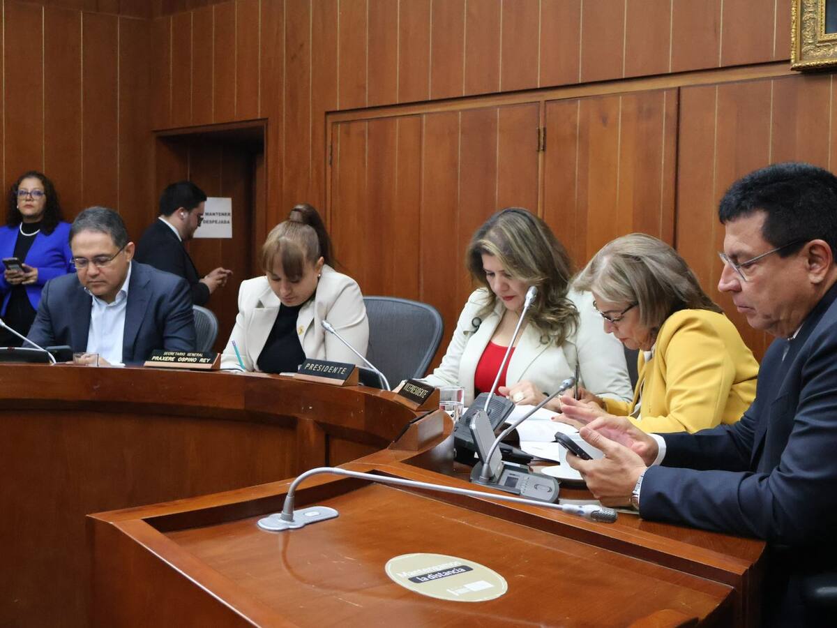 Comisión Séptima del Senado engavetó reforma a la salud hasta que haya recursos para implementarla