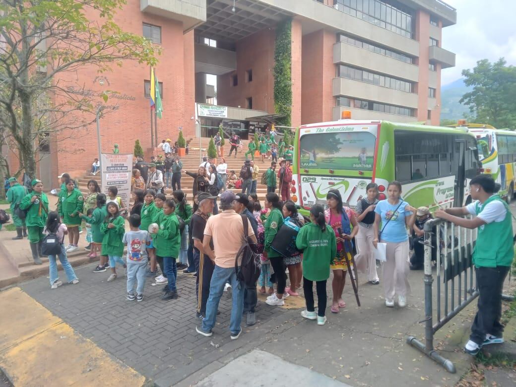 Comunidad indígena realiza minga pacífica en el Palacio de Justicia de Pereira. Foto: suministrada