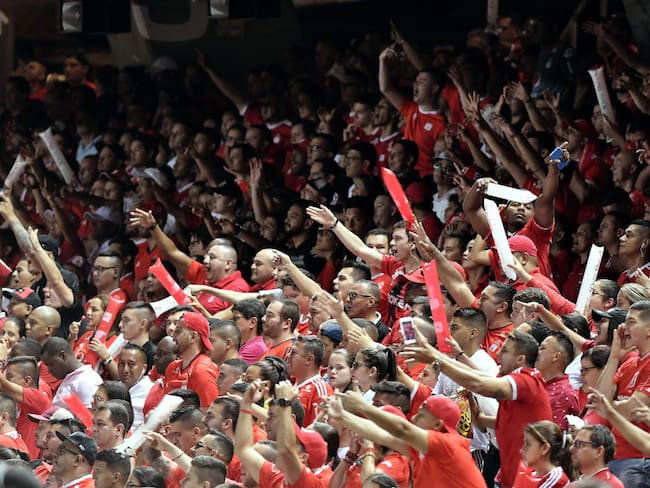 Seguidores del América de Cali en el Estadio Pascual Guerrero. (Photo by Gabriel Aponte/Vizzor Image/Getty Images)