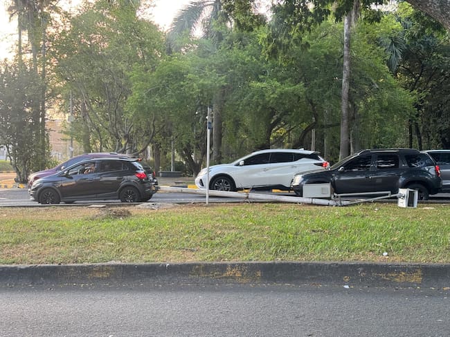 La Policía trata de establecer si fueron utilizados explosivos para afectar las fotomultas. Foto: Cortesía.