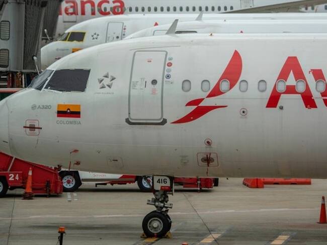 Avianca confirmó que reanudará gradualmente sus operaciones internacionales desde Colombia este 28 de septiembre. Foto: Getty Images / JUAN BARRETO
