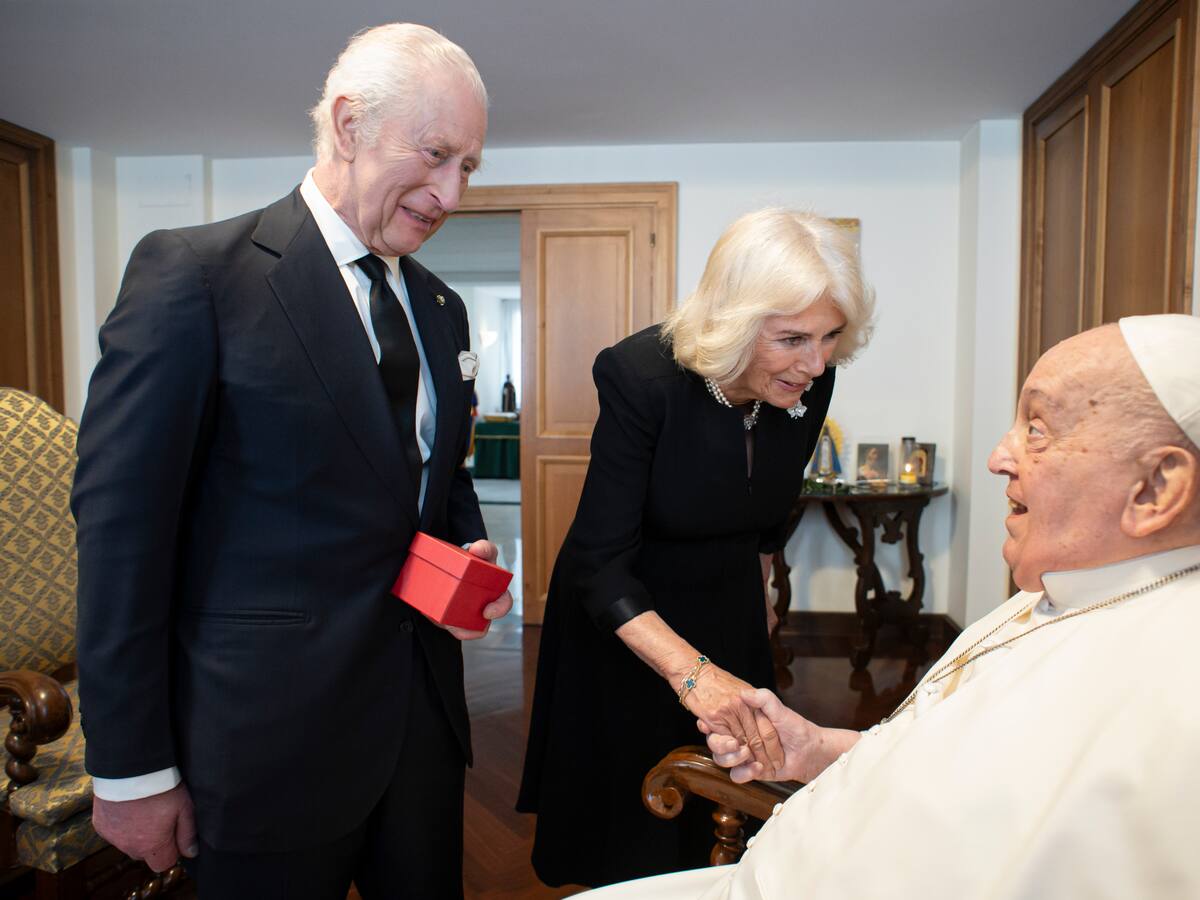 El rey Carlos III dijo que el papa Francisco será recordado por “su compasión”