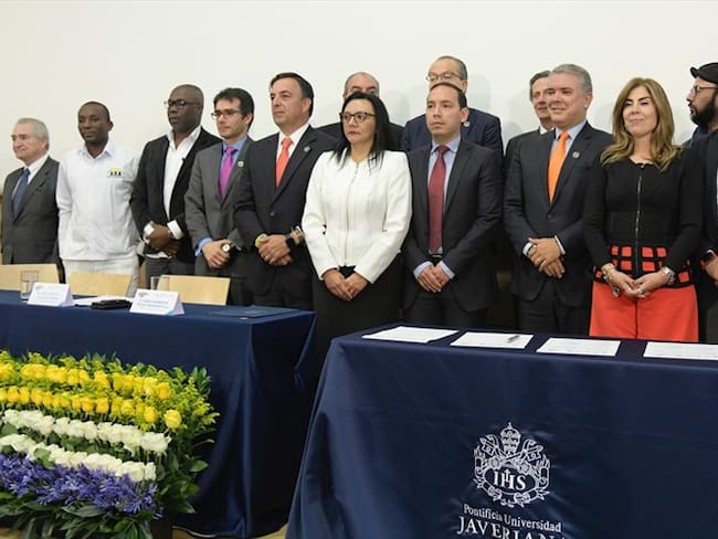 Representantes de 14 partidos políticos firmaron un pacto “por el juego limpio” en las elecciones de octubre.. Foto: Presidencia