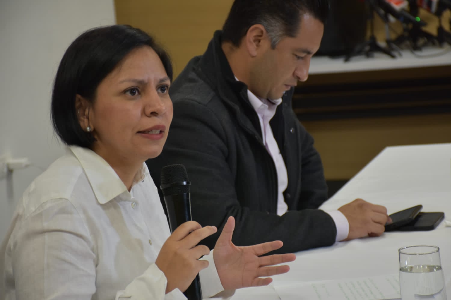 La directora Patricia Tobón y el secretario de transparencia de la república. Cortesía: Unidad de Víctimas