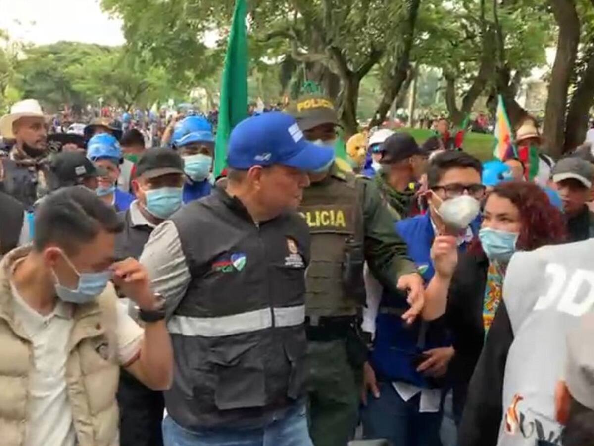 Agreden al Secretario de Seguridad de Cali durante manifestaciones de la minga