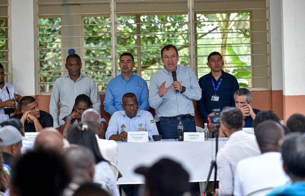 Alfonso Prada, ministro del Interior, en el Cauca. Foto: MinInterior