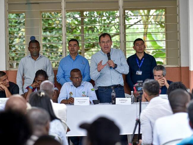 Alfonso Prada, ministro del Interior, en el Cauca. Foto: MinInterior