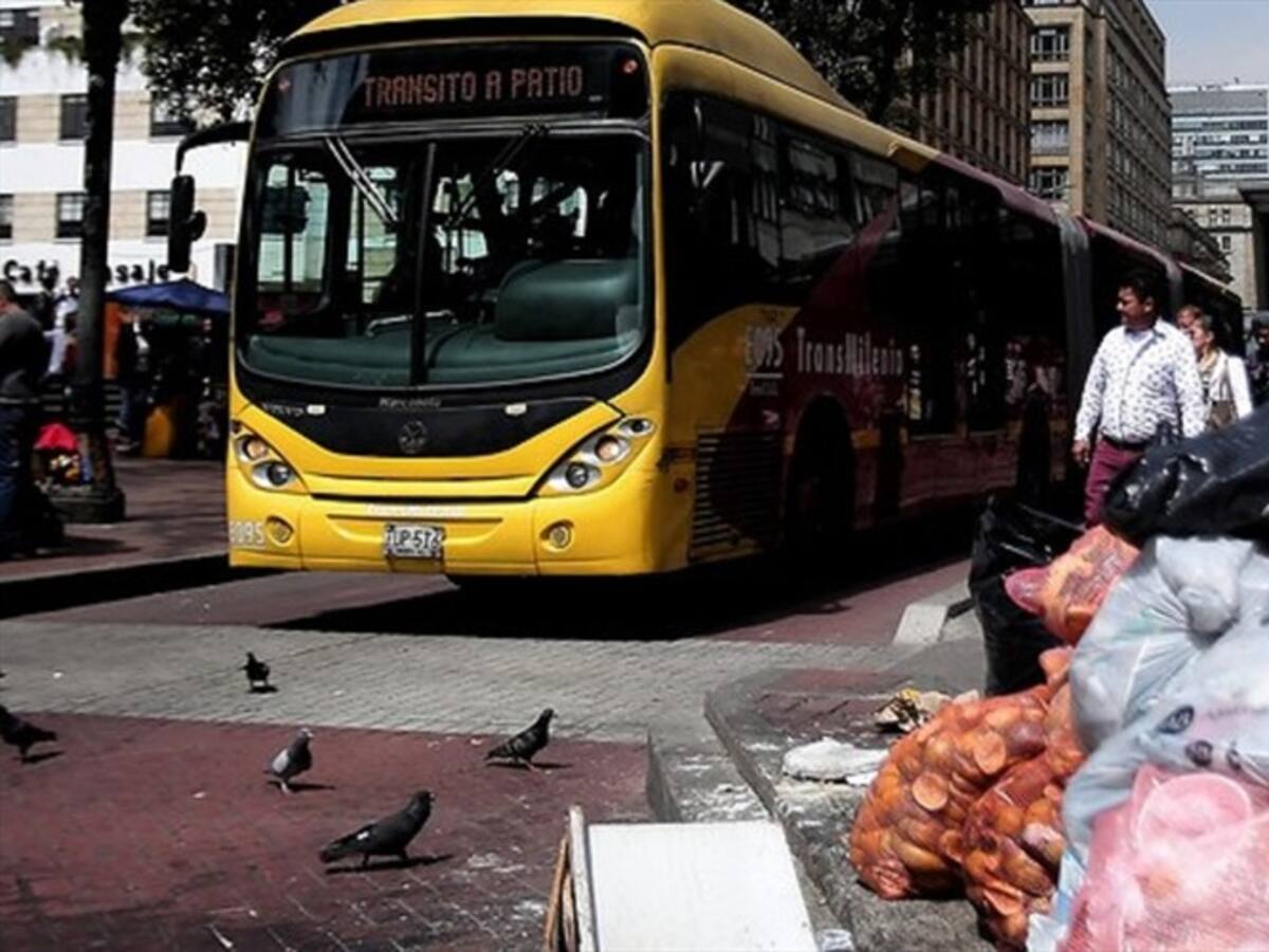 Trabajos "sin descanso" para resolver emergencia de basuras en Bogotá