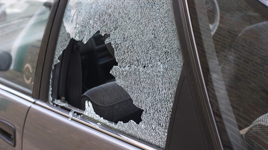 Las autoridades en Bogotá aprehendieron a tres menores de edad que conformaban una banda de rompevidrios. Foto: Getty Images / WHITEWAY