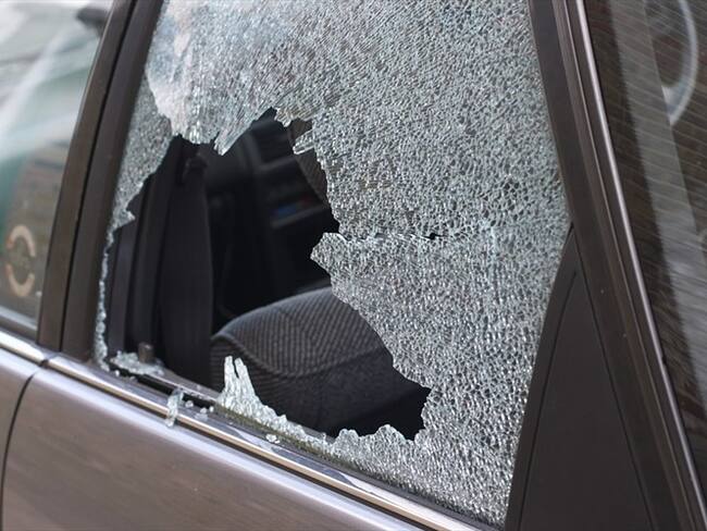 Las autoridades en Bogotá aprehendieron a tres menores de edad que conformaban una banda de rompevidrios. Foto: Getty Images / WHITEWAY