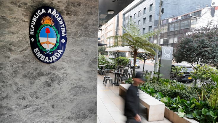 Análisis: ¿Qué implica la decisión de expulsar diplomáticos argentinos de Colombia?