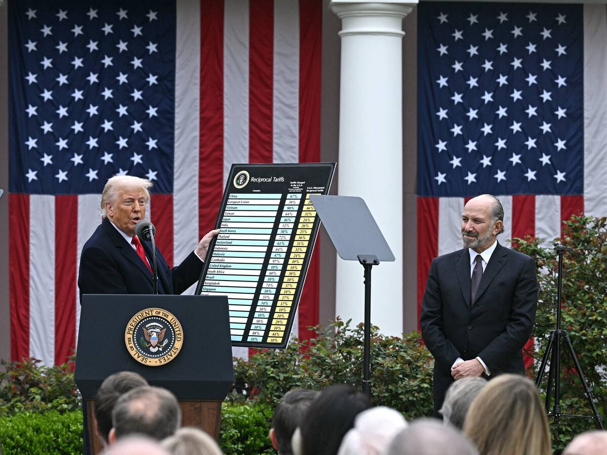 Más de 50 países han hablado con EE.UU. para negociar los aranceles, según asesor de Trump