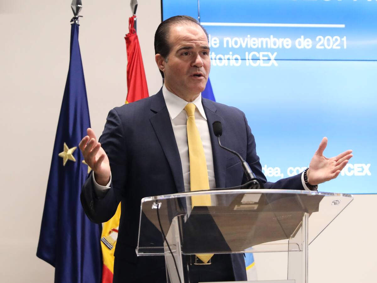 Presidente del BID, Mauricio Claver, estaría siendo investigado por una relación con una asistente