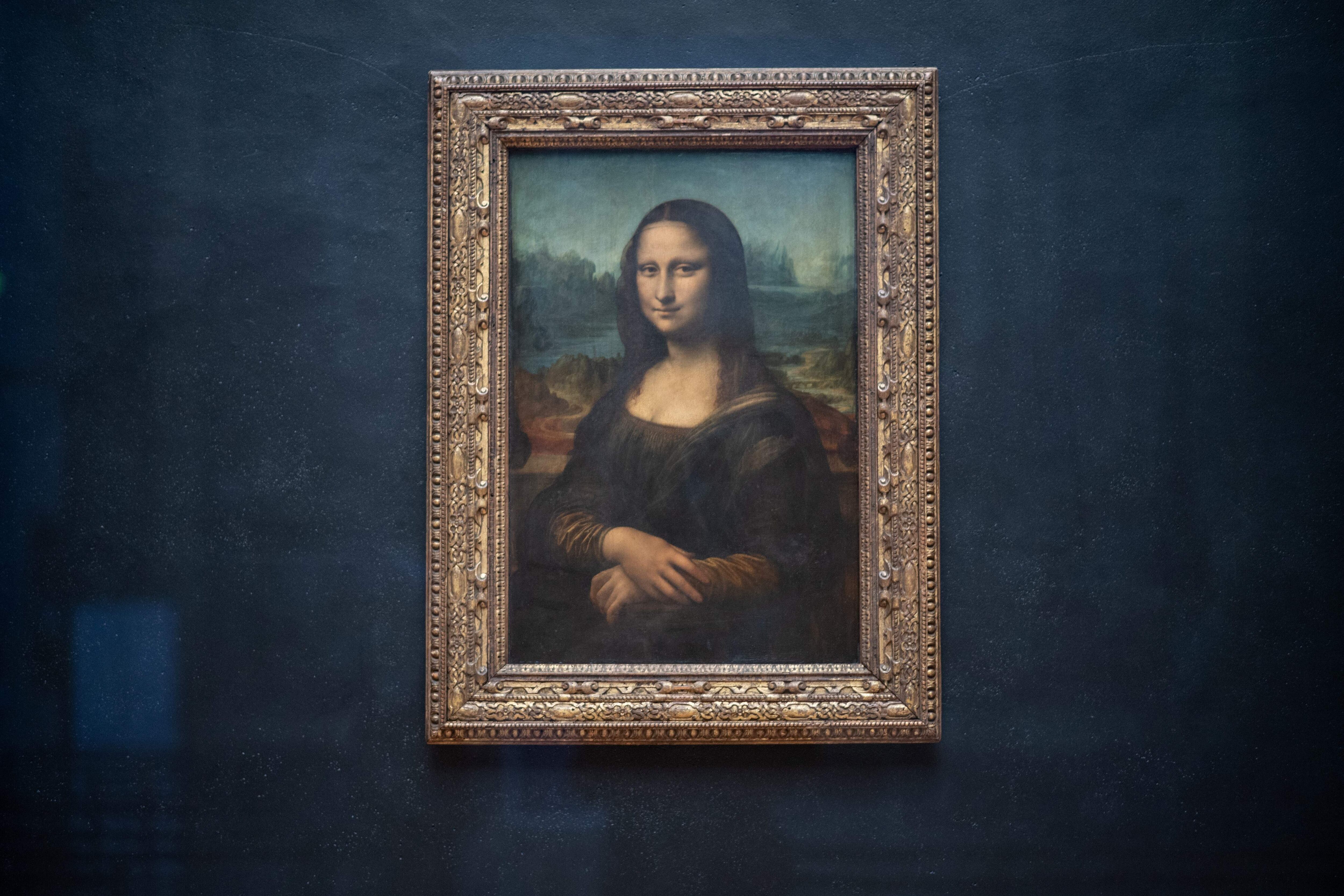 The portrait of Lisa Gherardini, wife of Francesco del Giocondo, known as the Mona Lisa or La Gioconda (La Joconde in French), painted by Italian artsist Leonardo da Vinci, is displayed in the "Salle des Etats" of the Louvre Museum in Paris, on January 8, 2021. - The Louvre, which remains closed due to the sanitory situation, suffered the full impact of the Covid-19 pandemic in 2020, suffering a drop in attendance of 72% compared to 2019, and a loss of revenue of more than 90 million euros, the museum announced on January 8, 2021. (Photo by Martin BUREAU / AFP) (Photo by MARTIN BUREAU/AFP via Getty Images)