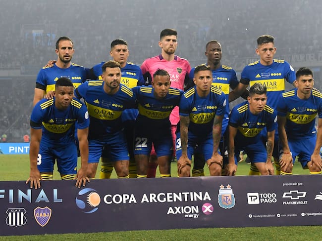 Jugadores de Boca Juniors ante Talleres en la final de la Copa Argentina 2021