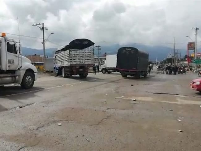 Los taxistas también se encuentran bloqueando la entrada de Tunja por Green Hills.. Foto: W