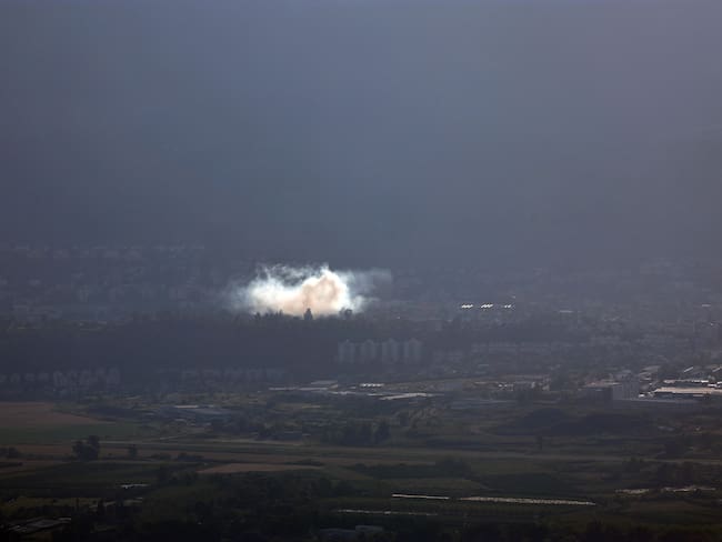 Israel bombardea el este del Líbano en medio de nueva escalada. Foto: EFE/EPA/ATEF SAFADI