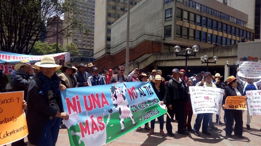 Lecheros del país realizarán un plantón frente al Ministerio de Agricultura para exigir soluciones a la crisis que afronta este sector económico / Foto: Cristian Medina (W Radio)