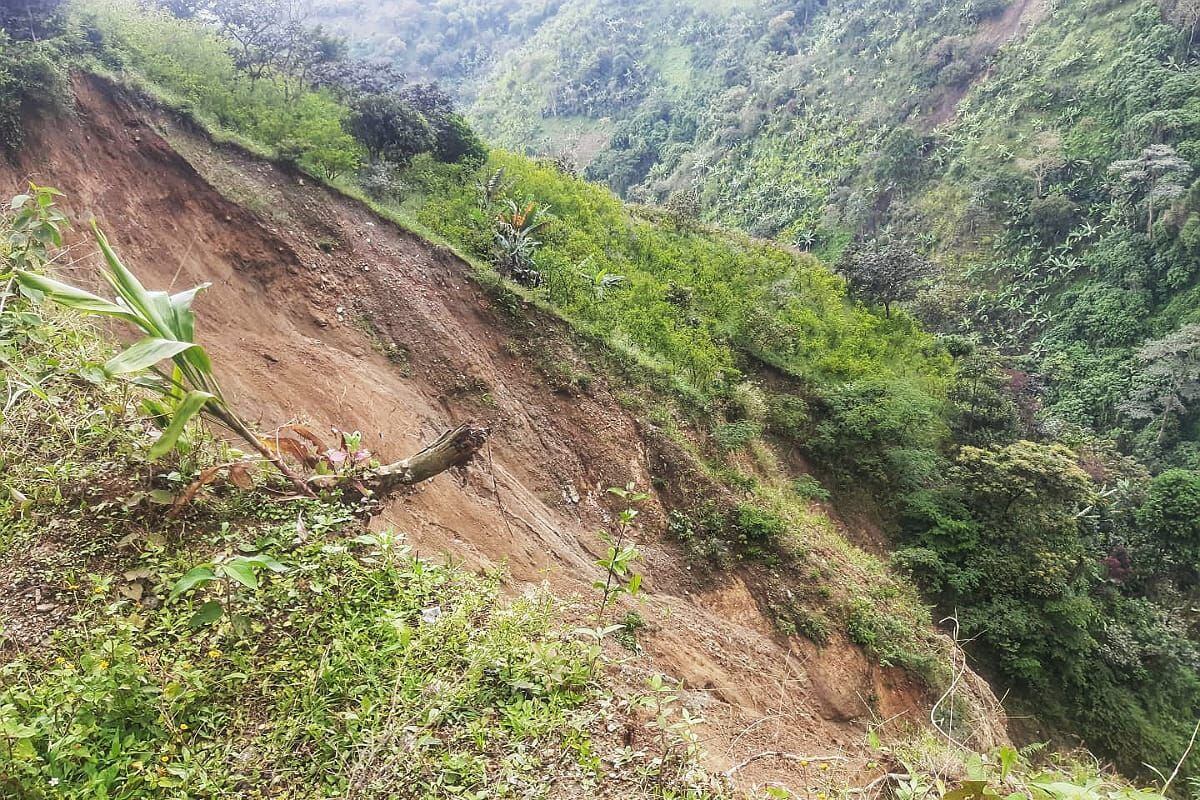 Entre las complicaciones se encuentran la destrucción de más del 70 por ciento de las carreteras terciarias, daños en la infraestructura de las viviendas y pérdida de cultivos de pancoger. Crédito: Alcaldía de Miranda Cauca.