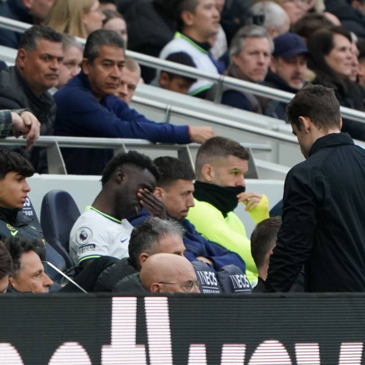 La ‘Odisea’ de Davinson Sánchez en el Tottenham frente a Bournemouth: salió abucheado