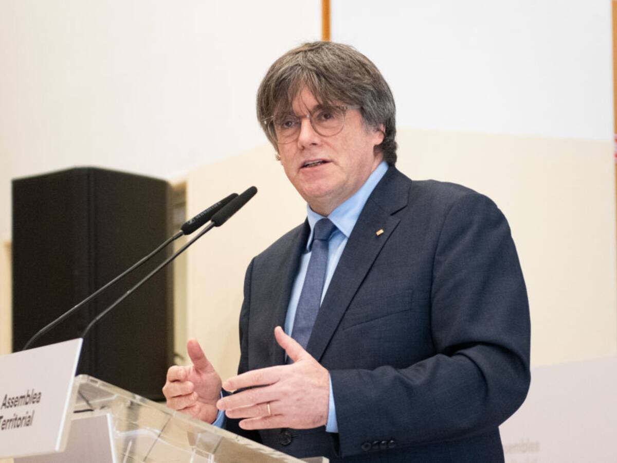 Independentista Carles Puigdemont será candidato en regionales catalanas de mayo
