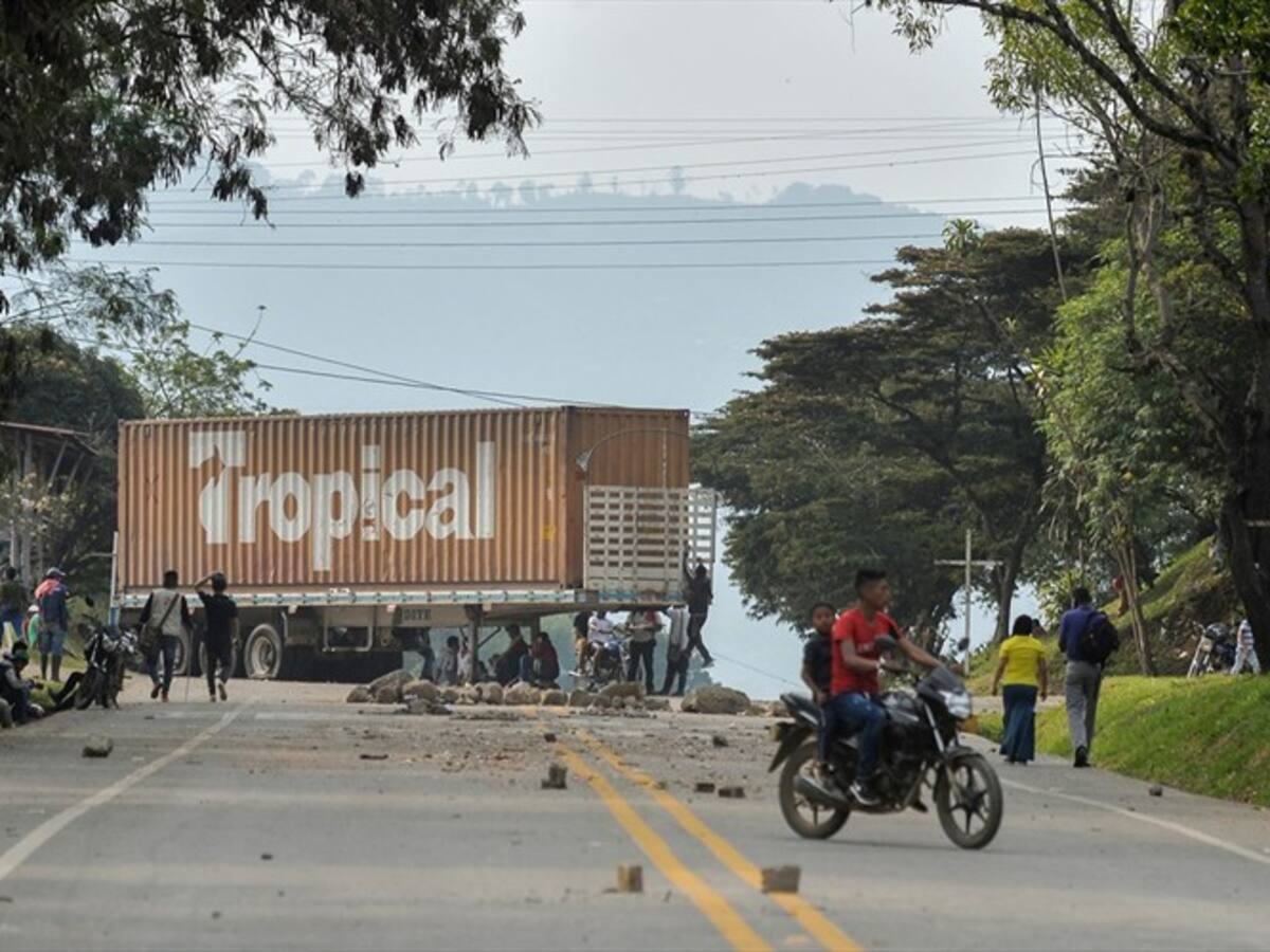 Camioneros plantearon soluciones para movilidad de camiones por minga indígena