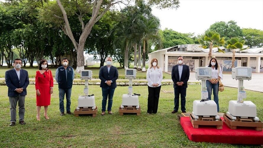 El presidente Iván Duque, hizo entrega de 100 ventiladores en Cali. Foto: Colprensa
