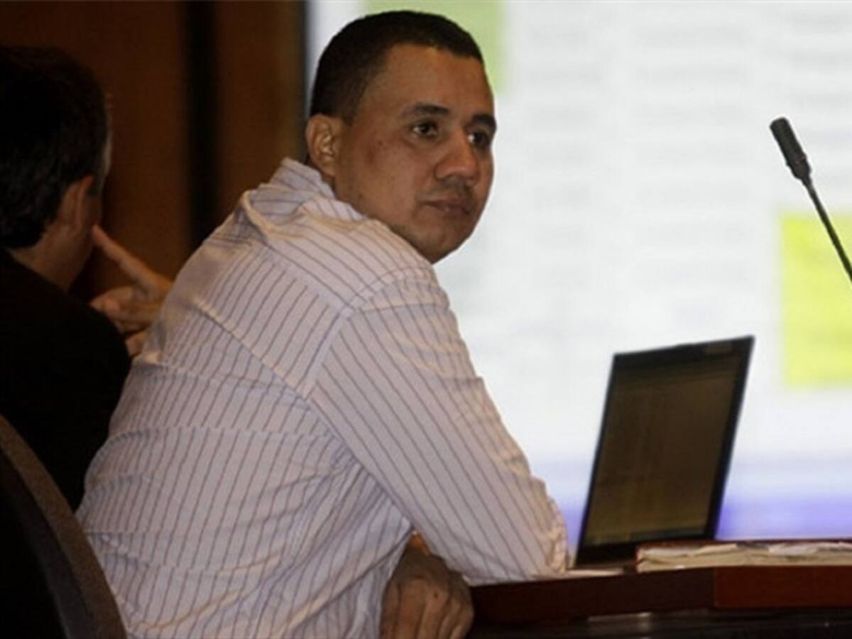 'El Iguano' acusa a agentes del Estado de entregar lista de objetivos para las AUC