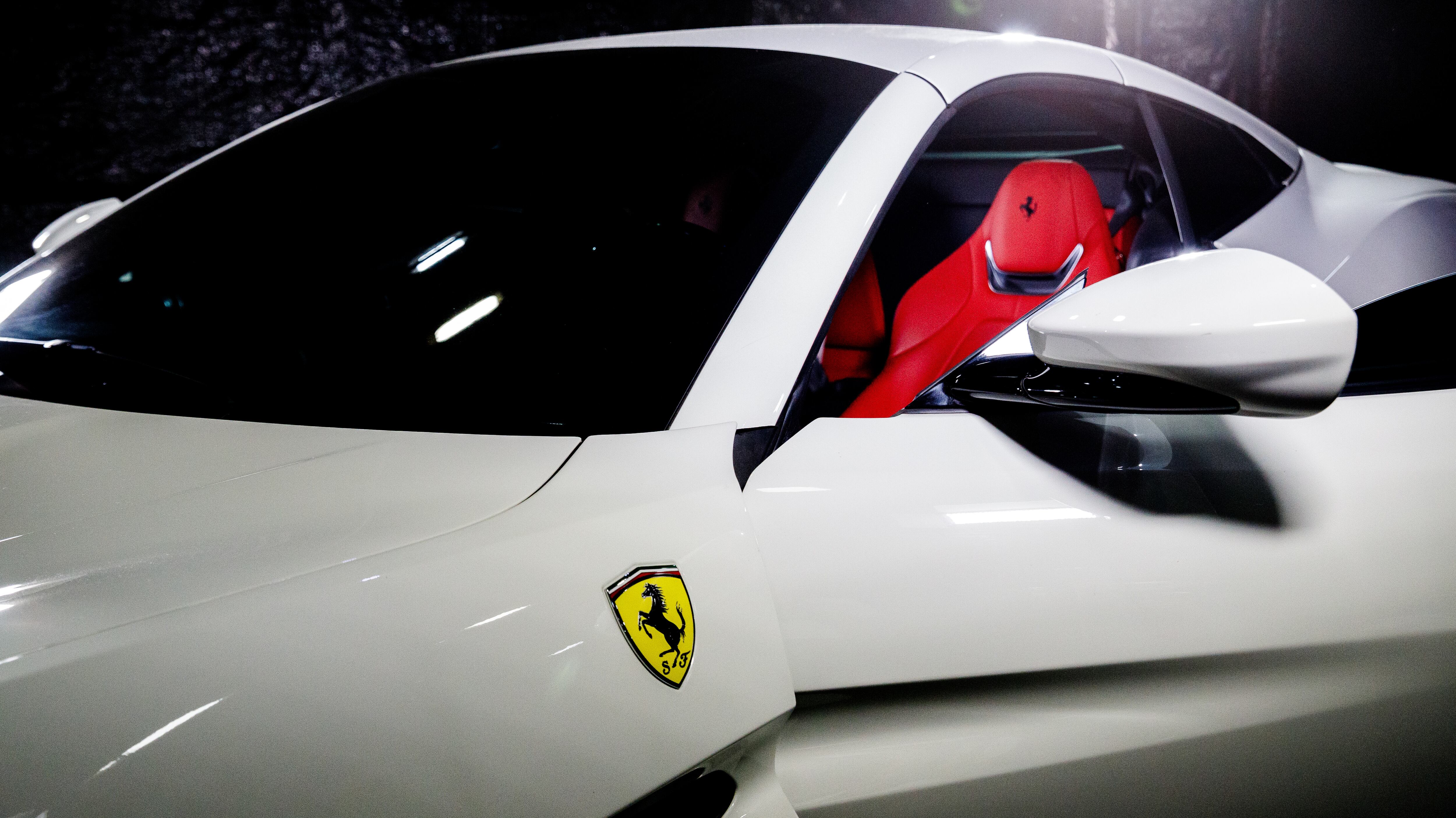 Ferrari Portofino tipo Coupé convertible del año 2019 que fue propiedad de alias 'Falcon'. Foto: Suministrada.