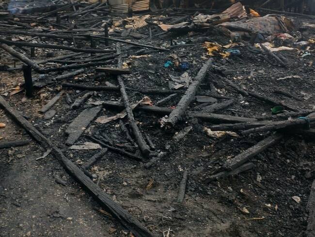 El incendio inició en una de las casas del sector y se extendió a las otras estructuras hechas en madera, sin ocasionar pérdidas humanas. Foto: Cortesía.