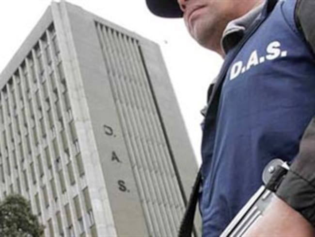 Otros 16 funcionarios del DAS serán investigados por las ‘chuzadas’
