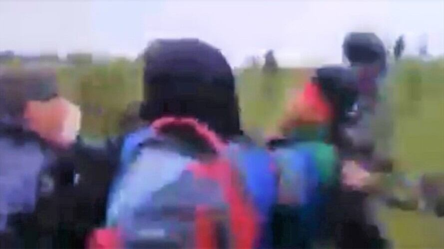 En videos quedaron registrados los choques entre los guardias indígenas y los uniformados . Foto: Cortesía