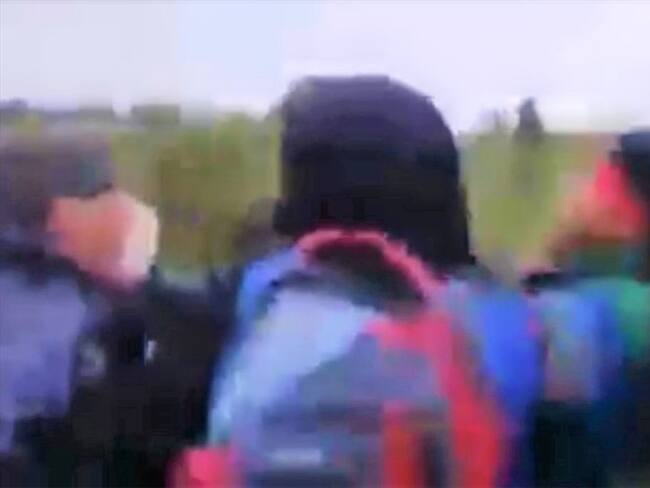 En videos quedaron registrados los choques entre los guardias indígenas y los uniformados . Foto: Cortesía