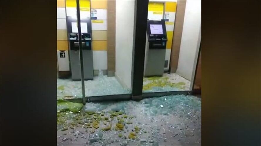 Con cajeros automáticos vandalizados terminó marcha en Montería. Foto: cortesía.