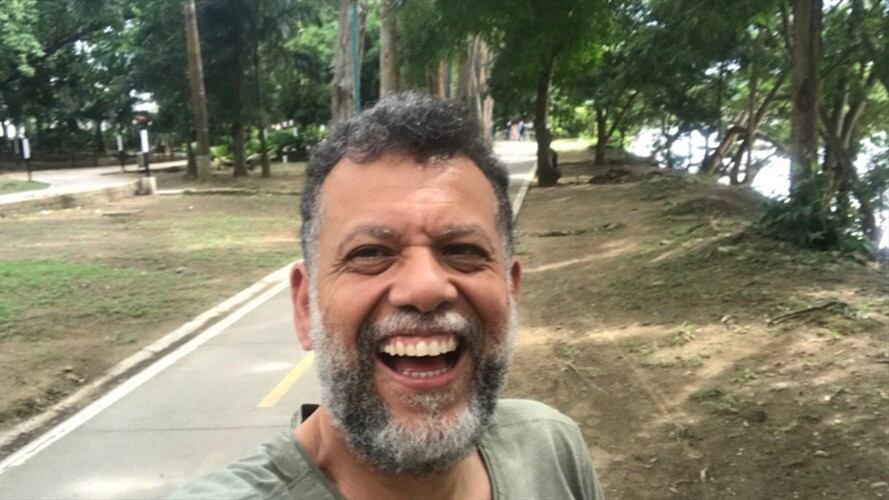 El ex sacerdote publicó una imagen en Twitter donde algunos usuarios afirmaron que se trataba de "un tamal con condón".. Foto: Twitter