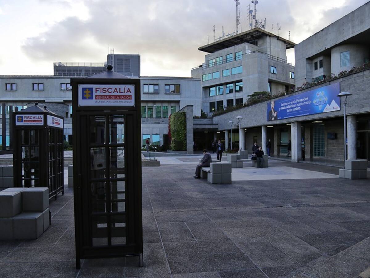 Fiscalía rastrea bienes de los señalados financiadores de las AUC