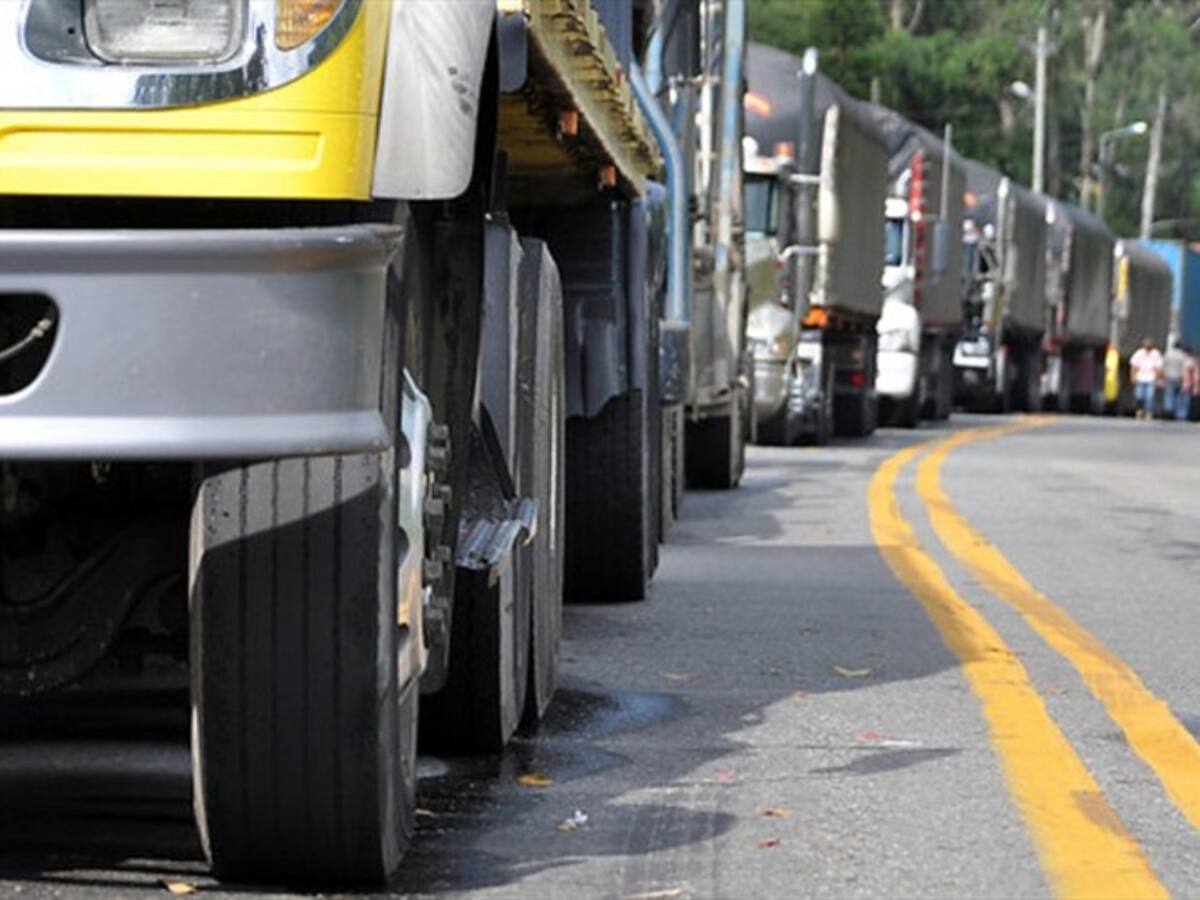 Más de 10 mil transportadores de Boyacá se suman al paro nacional camionero