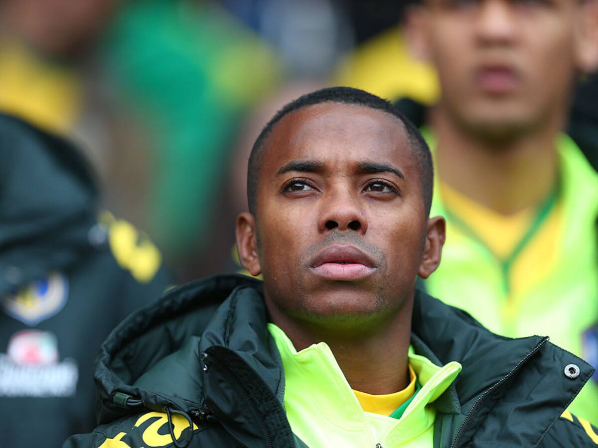 Justicia brasileña retiene el pasaporte de Robinho por condena en Italia