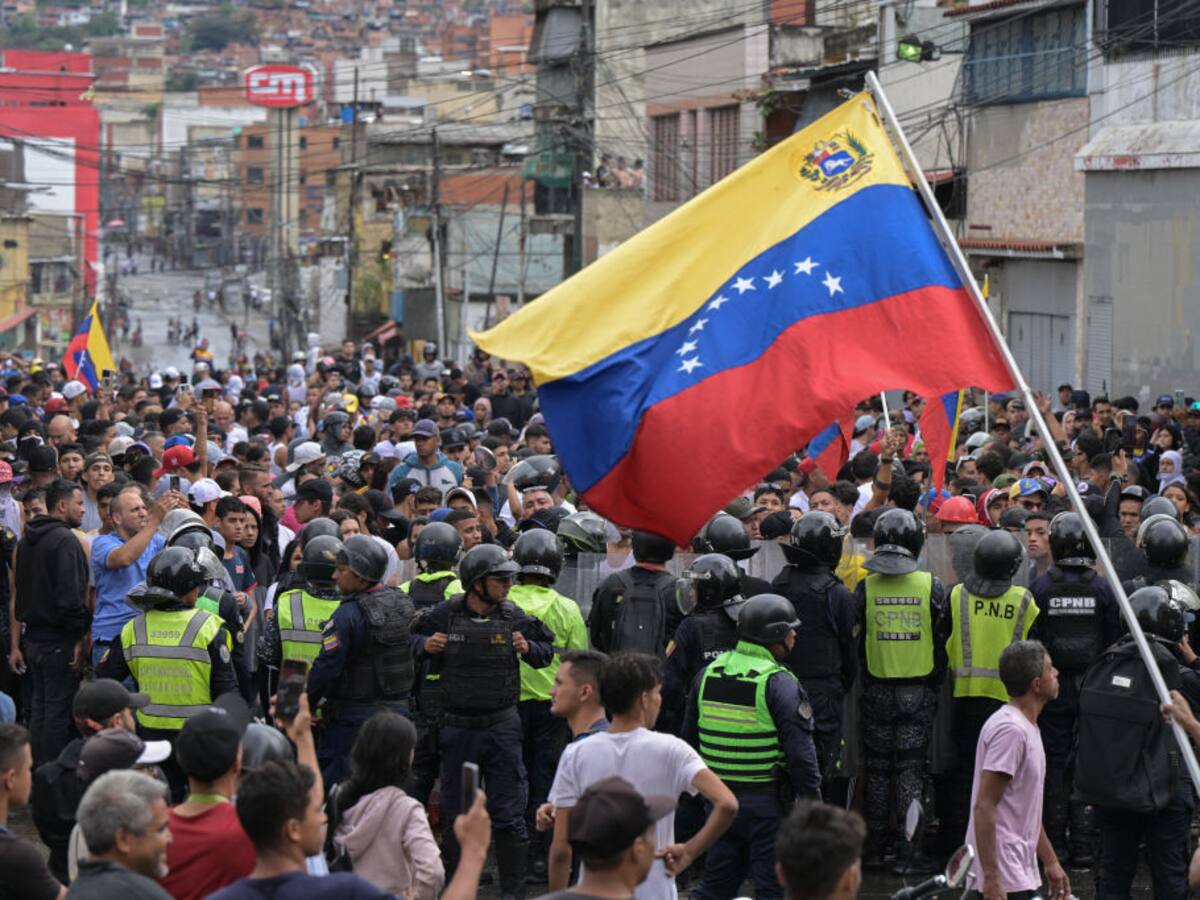 Un muerto en protestas contra reelección de Nicolás Maduro en Venezuela, según ONG