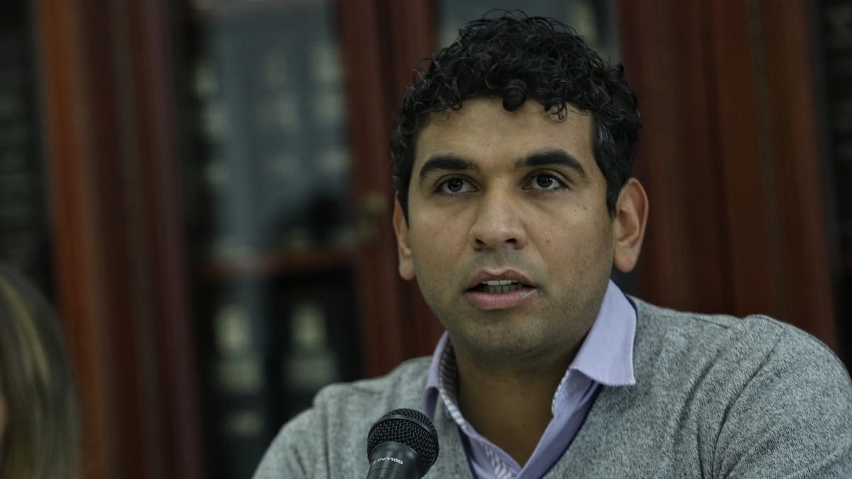 Canje de puestos de Racero: Vicepresidencia de aseguradora por subdirección de agencia de compras