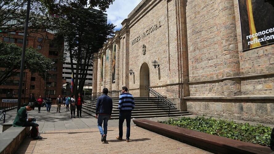 El ministro de Cultura, Felipe Buitrago, nombró a la publicista Juliana Restrepo Tirado como la nueva directora del Museo Nacional. Foto: Colprensa / ÁLVARO TAVERA